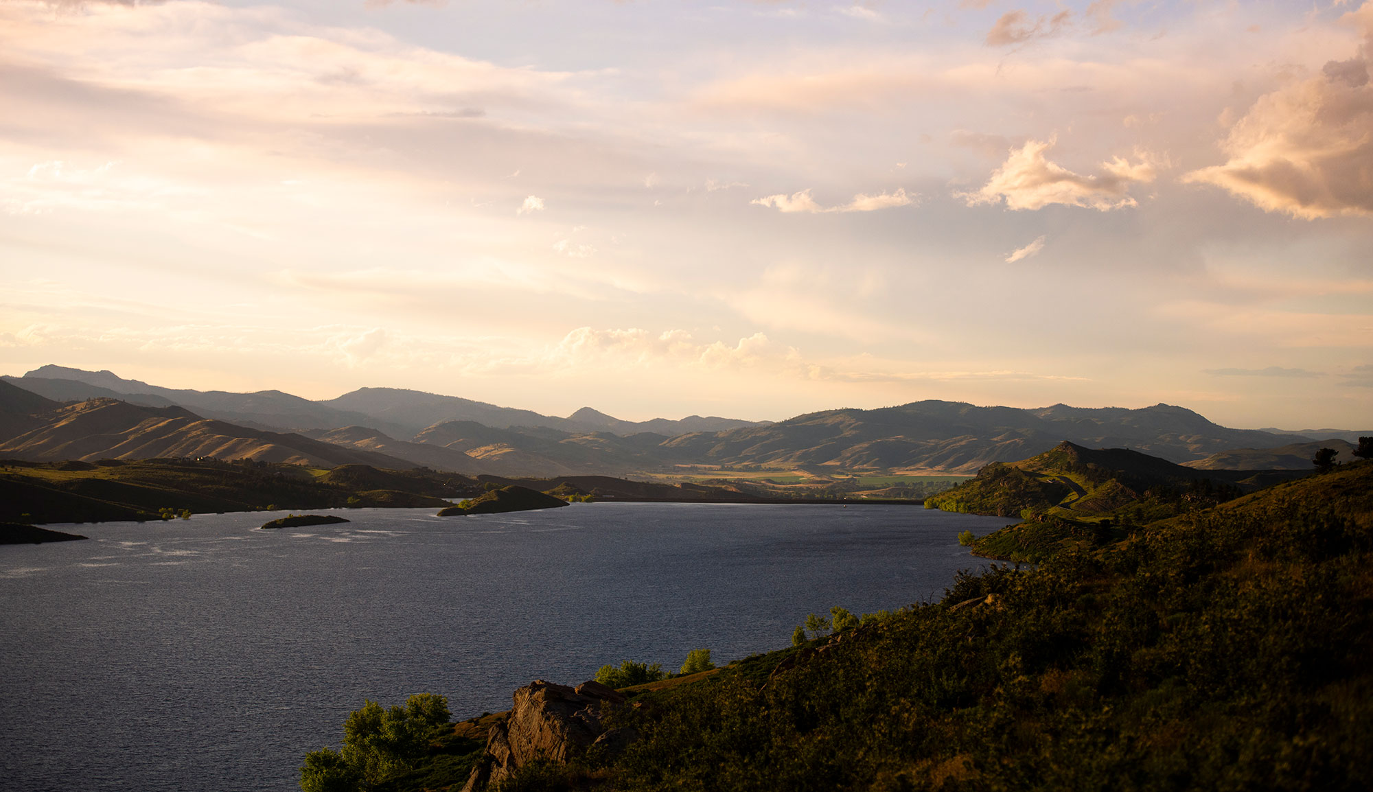 Sunset picture of Horsetooth Reservoir 